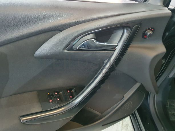 Opel Astra 1.7 CDTI · Ano 2012