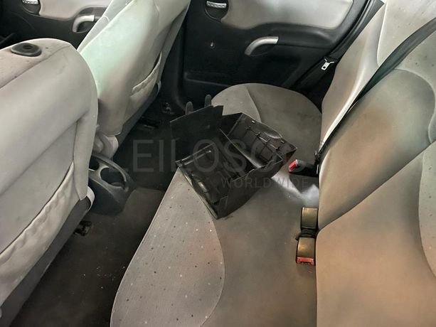 Citroën C3 1.1 i · Ano 2004