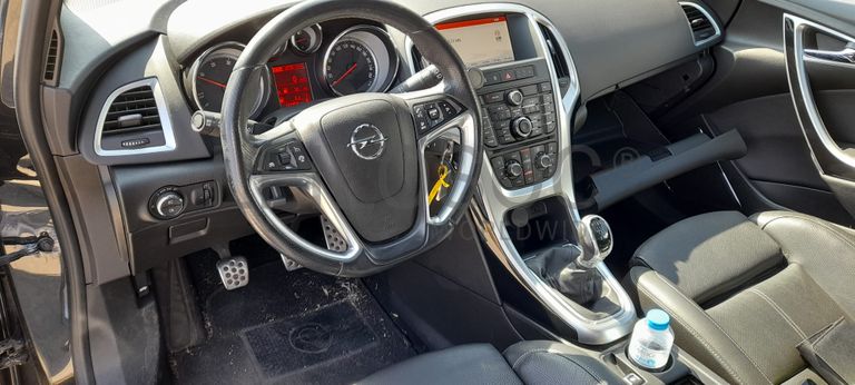 Opel Astra 1.7 CDTI · Ano 2014