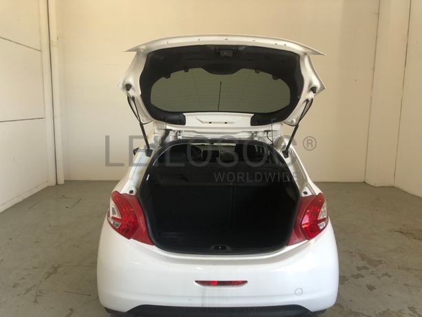Peugeot 208 · Ano 2013
