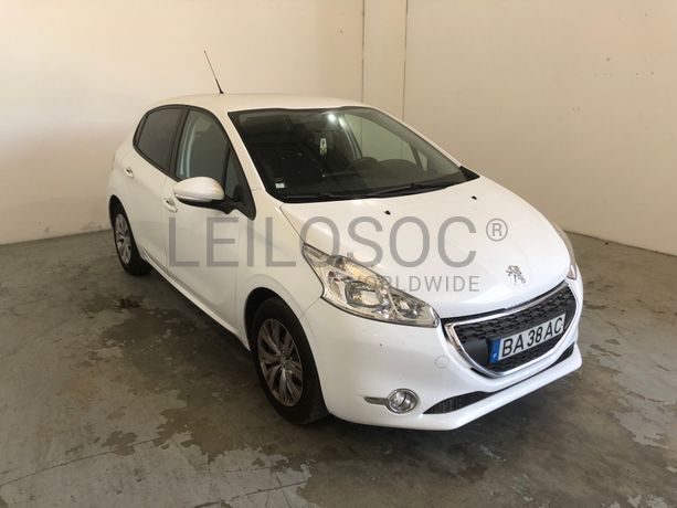 Peugeot 208 · Ano 2013