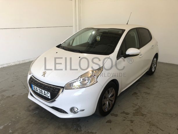 Peugeot 208 · Ano 2013