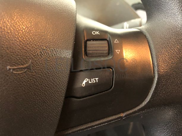 Peugeot 208 · Ano 2013