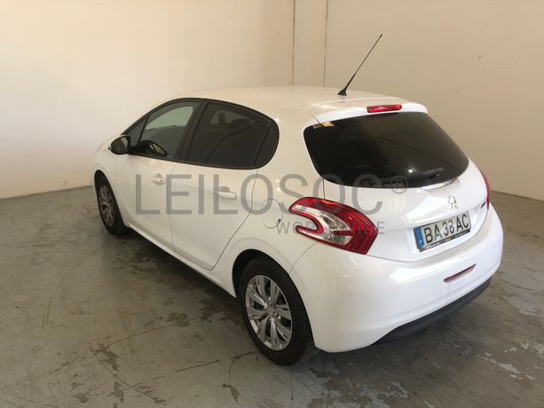 Peugeot 208 · Ano 2013