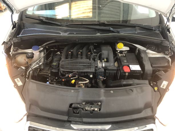 Peugeot 208 · Ano 2013