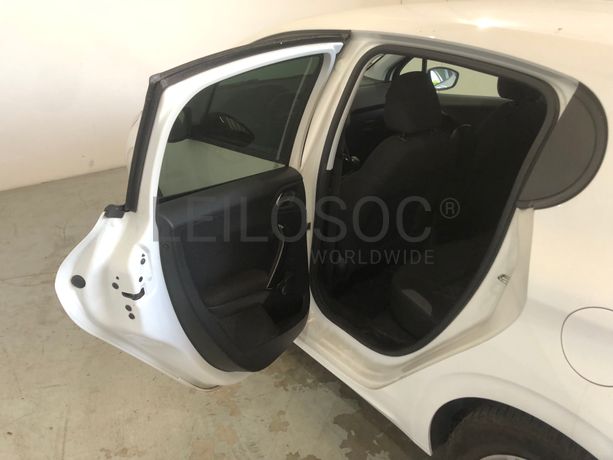 Peugeot 208 · Ano 2013