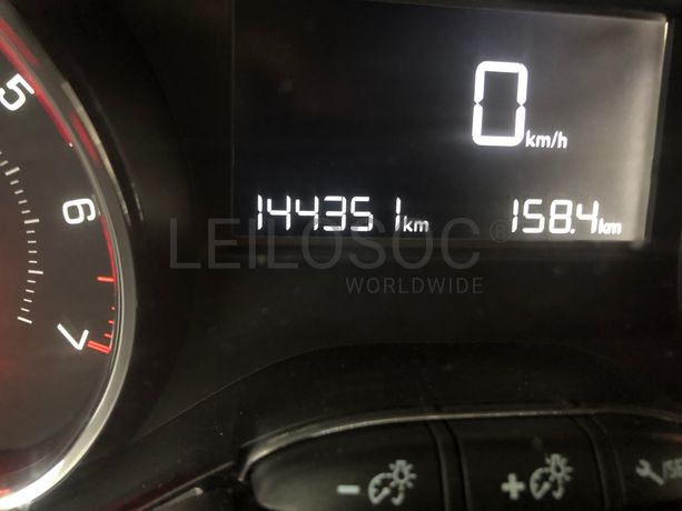 Peugeot 208 · Ano 2013