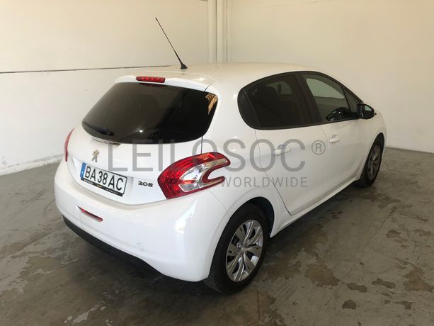 Peugeot 208 · Ano 2013