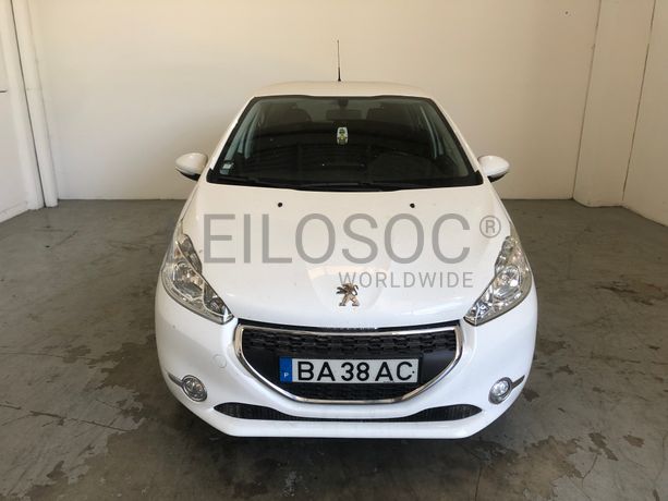 Peugeot 208 · Ano 2013