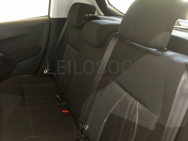 Peugeot 208 · Ano 2013