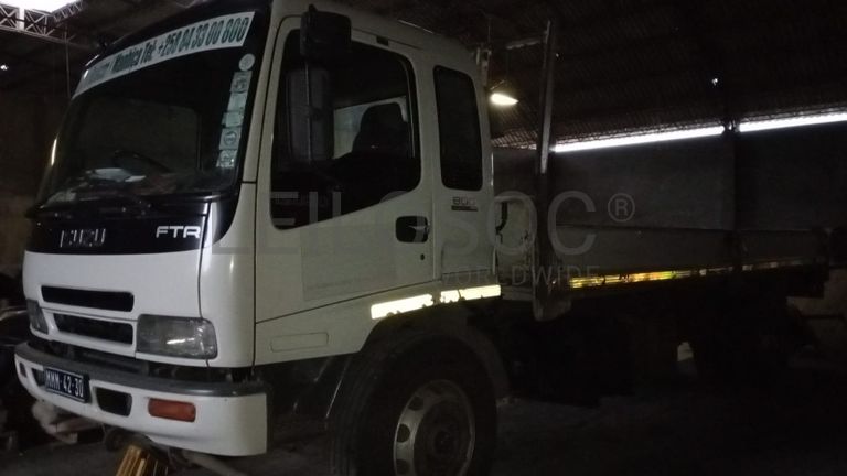 Camião ISUZU FTR800