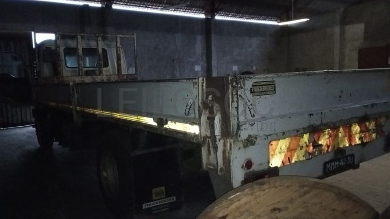 Camião ISUZU FTR800