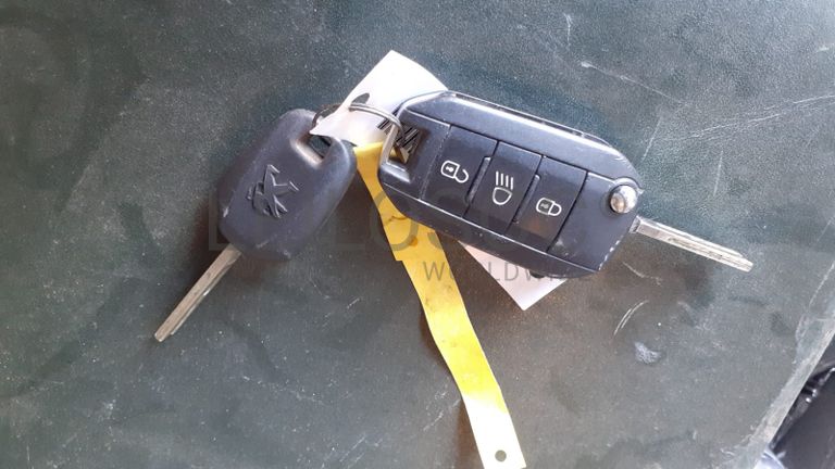 Peugeot 308 · Ano 2015