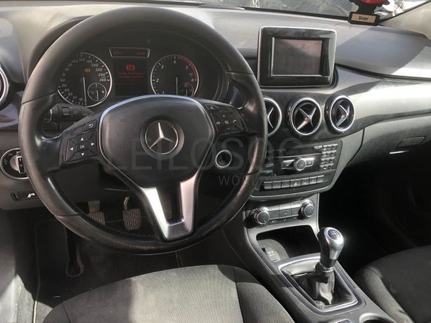 Mercedes-Benz Class B · Ano 2013