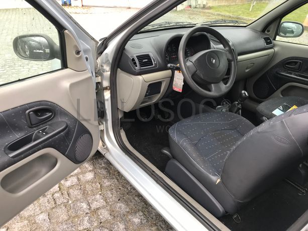 Renault Clio 1.2 · Ano 2001