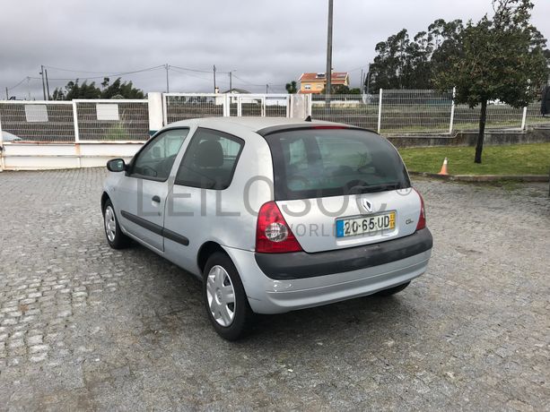 Renault Clio 1.2 · Ano 2001
