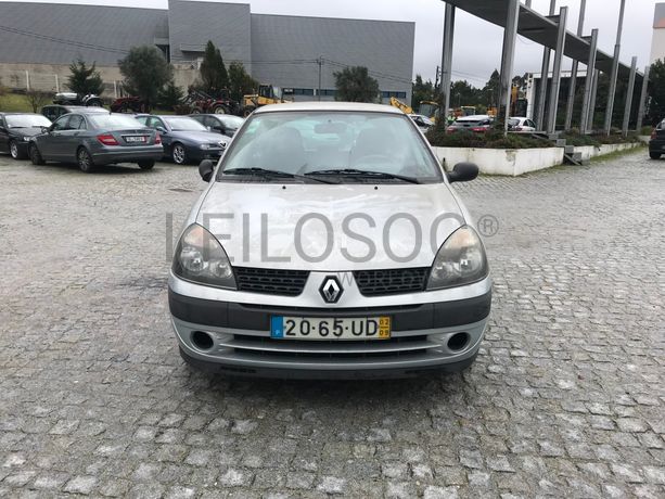 Renault Clio 1.2 · Ano 2001
