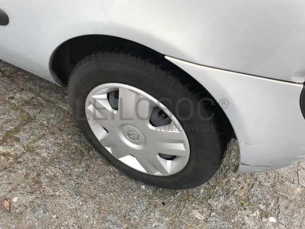 Renault Clio 1.2 · Ano 2001