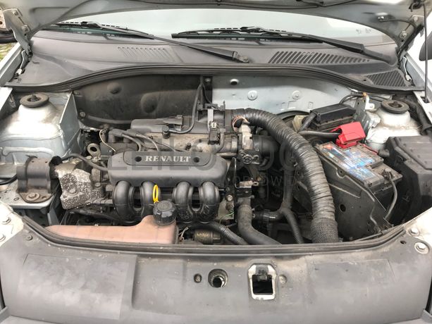 Renault Clio 1.2 · Ano 2001