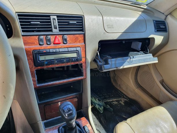 Mercedes-Benz C220 CDI · Ano 1999