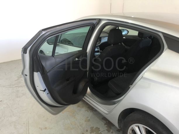 Opel Astra · Ano 2021