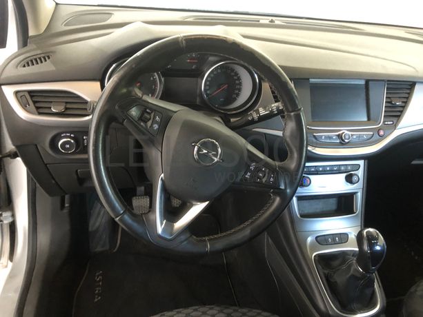 Opel Astra · Ano 2021