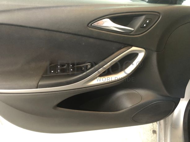 Opel Astra · Ano 2021