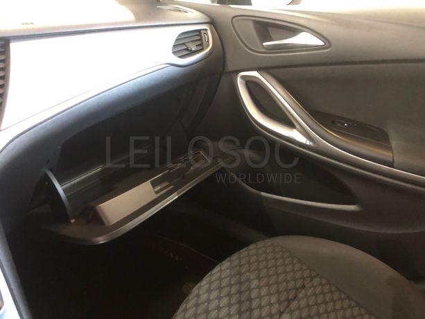 Opel Astra · Ano 2021