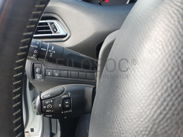 Peugeot 308 · Ano 2015