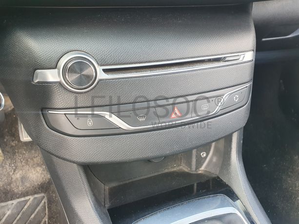 Peugeot 308 · Ano 2015