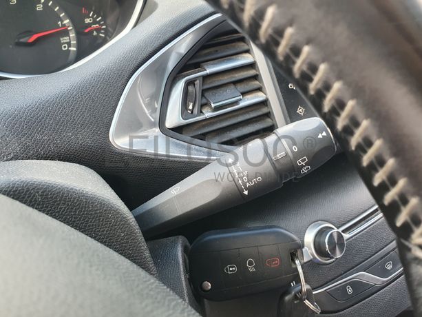 Peugeot 308 · Ano 2015