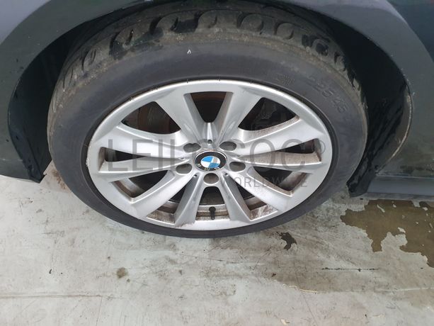 BMW 320 D · Ano 2011