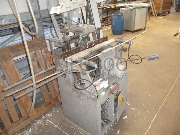 Máquinas de furar + Tupia