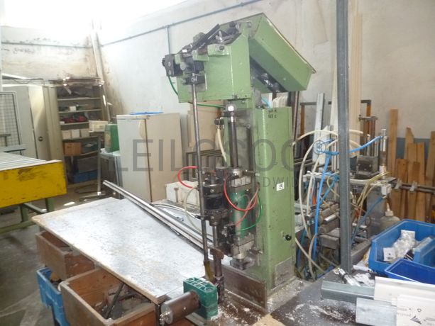 Tupia + Máquina de furar + Máquina de aparafusar + Máquina de abrir rasgos