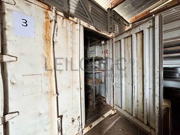 Contentor marítimo com stock de equipamentos para construção civil e ferramentaria