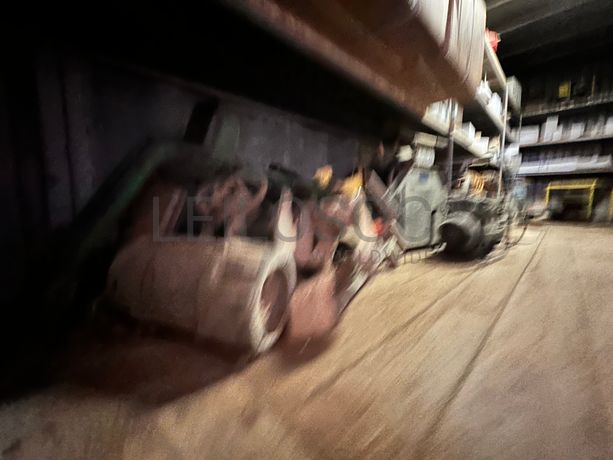 Contentor marítimo com stock de equipamentos para construção civil e ferramentaria