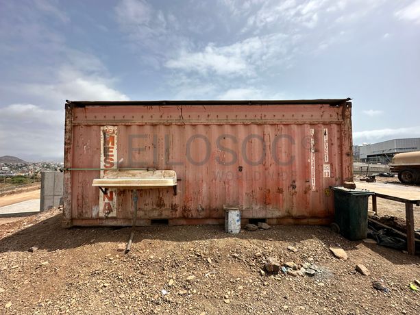 Contentor de obra com 6 metros de comprimento