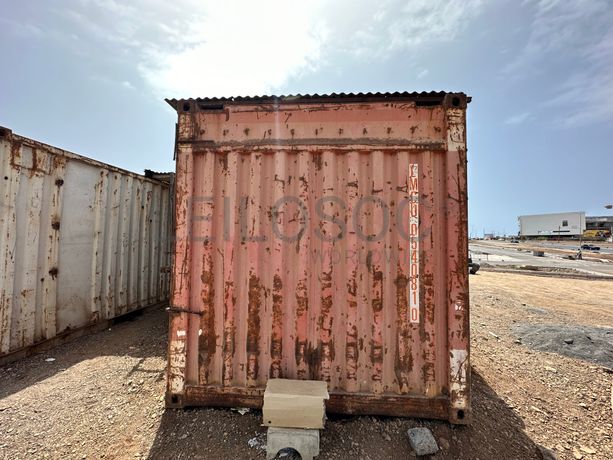 Contentor de obra com 6 metros de comprimento