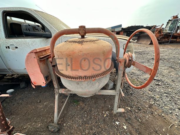 Betoneira a diesel de 260 l.