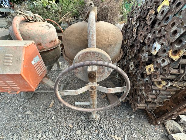 Betoneira a diesel de 260 l.