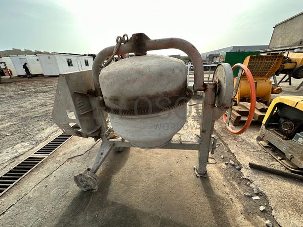 Betoneira a diesel de 260 l.