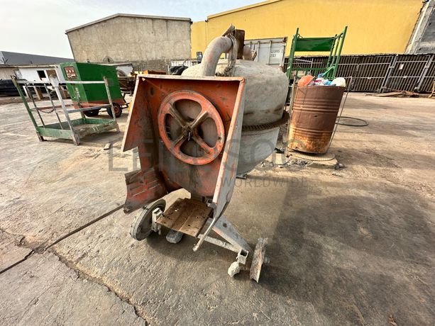 Betoneira a diesel de 260 l.