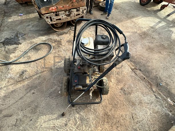 Máquina de lavar à pressão.