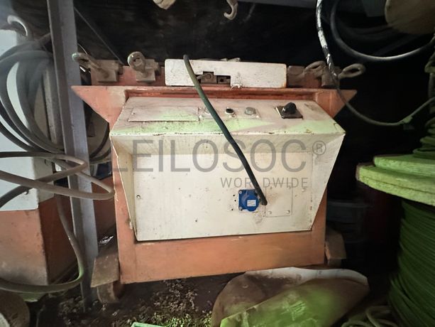 Máquina de cortar e dobrar ferro