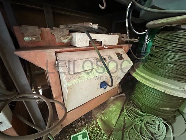 Máquina de cortar e dobrar ferro