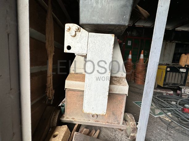 Máquina de cortar e dobrar ferro