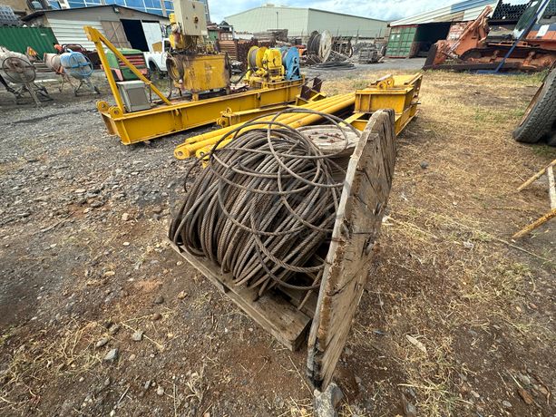 Teleférico com sistema de elevação e transporte de carga