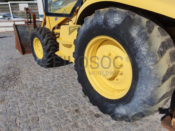 Retroescavadora Komatsu W93 R · Ano 2004