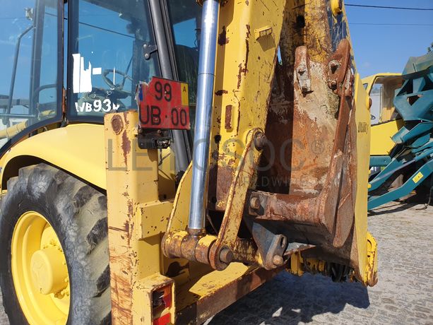 Retroescavadora Komatsu W93 R · Ano 2004