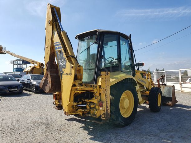 Retroescavadora Komatsu W93 R · Ano 2004